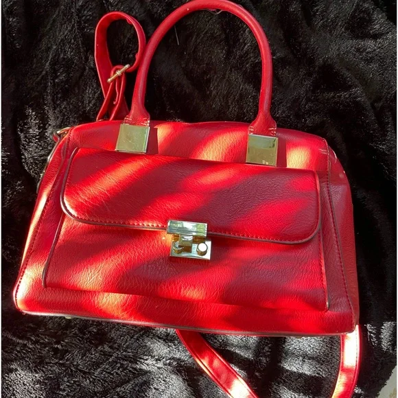 Red bag - Picture 2 of 3